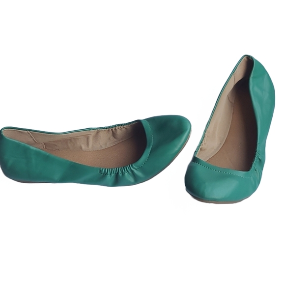 Tahari 8.5 Women's Green Flats - Picture 2 of 8